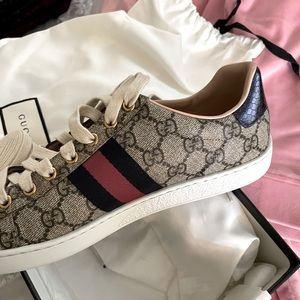 Gucci sneakers! ❤️